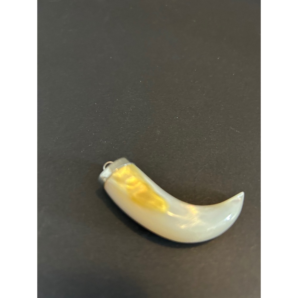 Pendant Cream White Mother of Pearl MOP Shell Horn Tusk Charm Collectible New